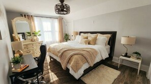 2 bedrooms, desk, WiFi, bed sheets