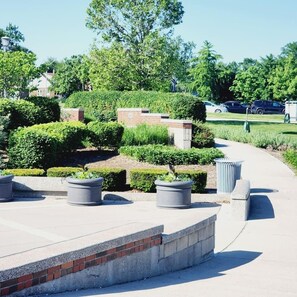 Luokittelematon kuva, 5 kautta 42, painike