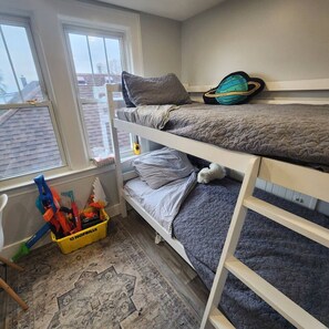 1 Schlafzimmer, Schreibtisch, WLAN, Bettwäsche