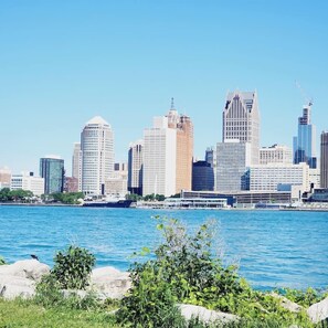 Luokittelematon kuva, 3 kautta 42, painike