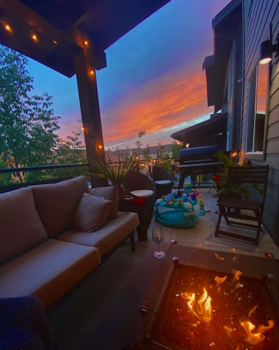 Quiet relaxing luxury townhome in lake country