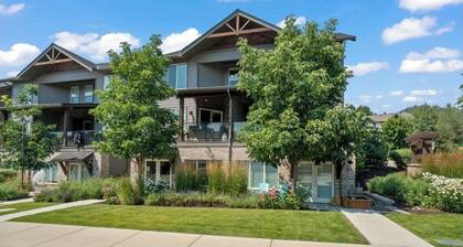 Quiet relaxing luxury townhome in lake country