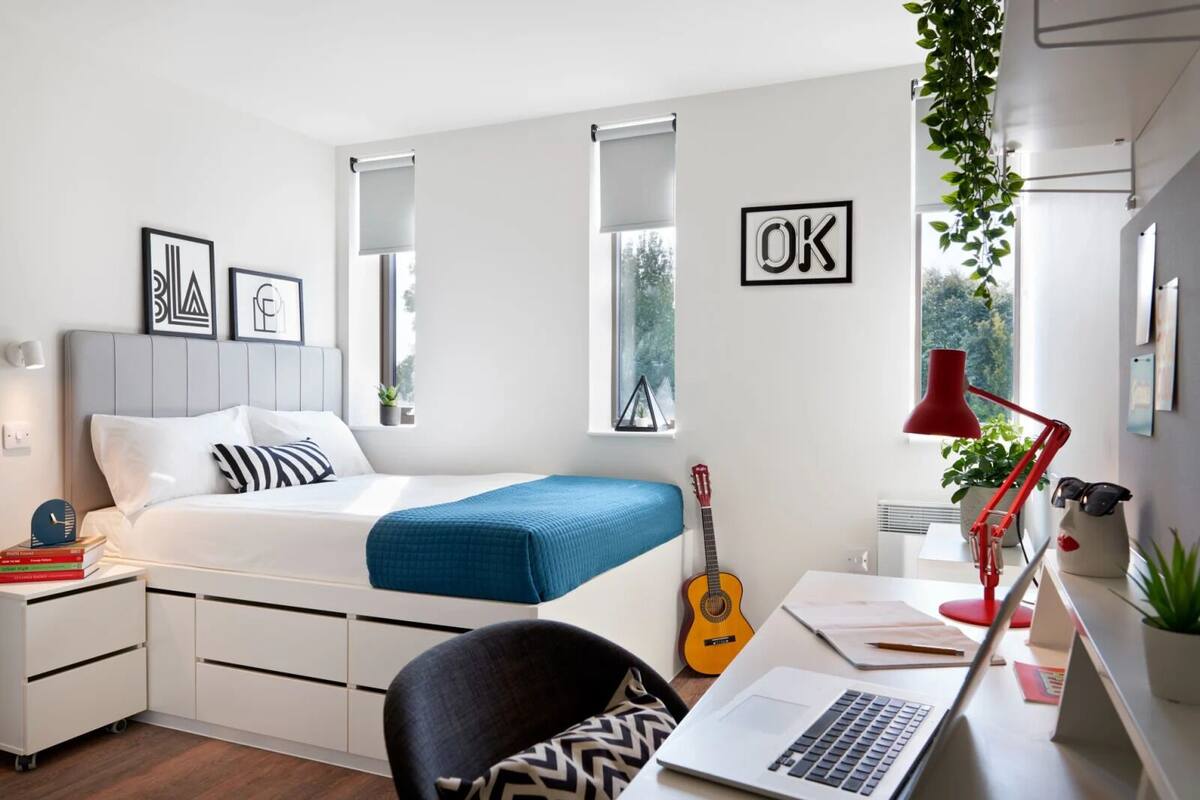 Blackout curtains, free WiFi