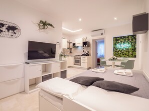 1 habitación, escritorio, tabla de planchar con plancha y wifi gratis