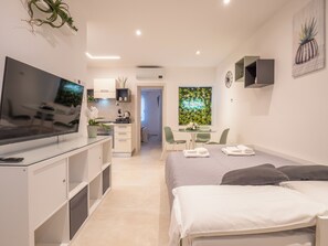 1 habitación, escritorio, tabla de planchar con plancha y wifi gratis