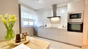 Fridge, microwave, oven, stovetop