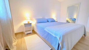 3 bedrooms, desk, iron/ironing board, WiFi