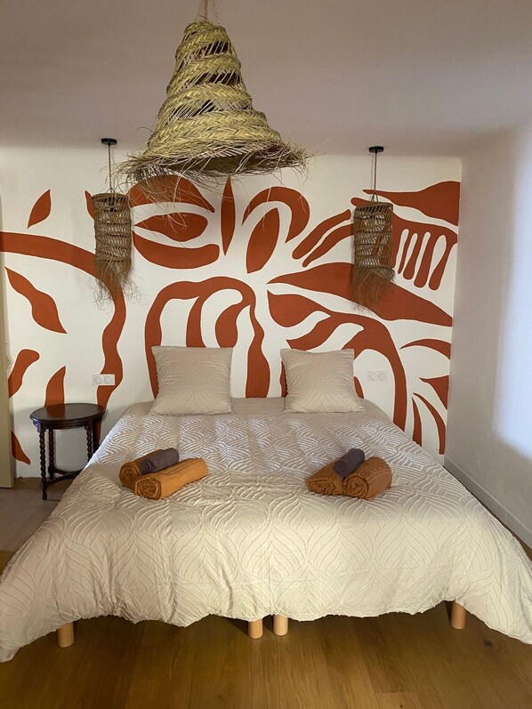 4 bedrooms, iron/ironing board, free WiFi, bed sheets