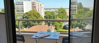 Estuary view, 12-minute walk to beach, market, town center. Quiet residence 4 people