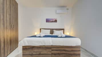 1 Schlafzimmer, Schreibtisch, Bügeleisen/Bügelbrett, Reisekinderbett