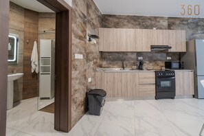 Microwave, oven, stovetop, coffee/tea maker