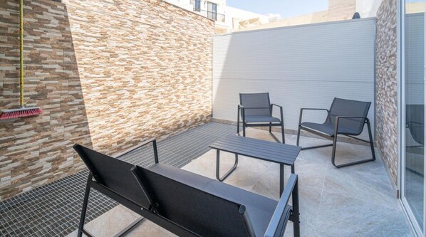 Terrace/patio - Spacious, 1BR home with comfortable bed in Tarxien (Tarxien)