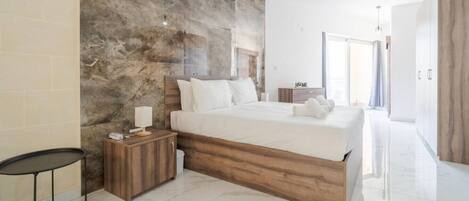 1 chambre, bureau, fer et planche à repasser, Wi-Fi