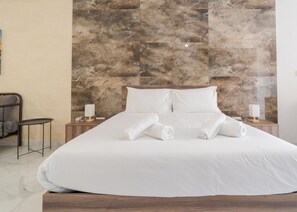 1 bedroom, desk, iron/ironing board, WiFi