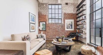 A New York Writer's Loft in Fitzroy