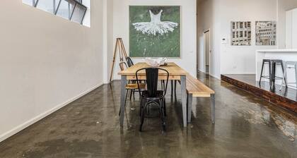 A New York Writer's Loft in Fitzroy