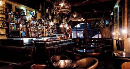 A New York Writer's Loft in Fitzroy