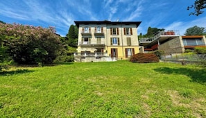 Exterior - A Hidden Gem in Menaggio – Elegant Apartment with Terrace & Lake Views (Menaggio)