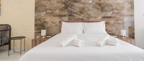 1 室のベッドルーム、デスク、アイロン / アイロン台、WiFi