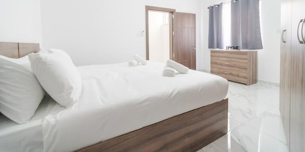 1 bedroom, desk, iron/ironing board, WiFi