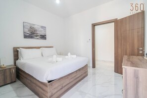 1 Schlafzimmer, Schreibtisch, Bügeleisen/Bügelbrett, Reisekinderbett