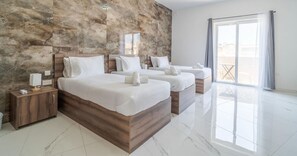 4 Schlafzimmer, Schreibtisch, Bügeleisen/Bügelbrett, WLAN