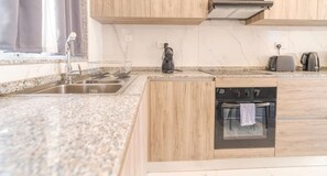 Fridge, microwave, stovetop, dishwasher