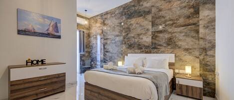 4 bedrooms, desk, iron/ironing board, travel cot