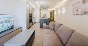 TV - Modern 3BR Maisonette fully equipped w/AC in Qawra (St. Paul's Bay)