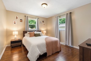 3 chambres, fer et planche à repasser, Wi-Fi, draps fournis