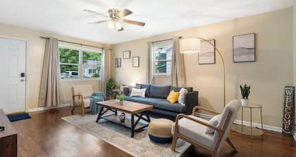 Chic Bungalow Private Gym + Office Weekly & Monthly Near Bass Pro & Branson"