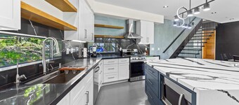 Navigate Stays Brand New Designer Mountain Home