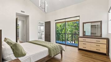 5 bedrooms, iron/ironing board, WiFi, bed sheets