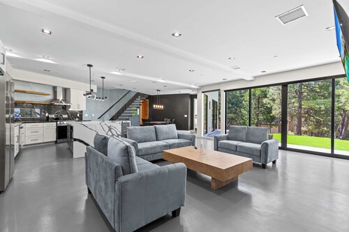 A Showstopper Mountain Retreat in Lake Arrowhead