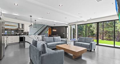 A Showstopper Mountain Retreat in Lake Arrowhead