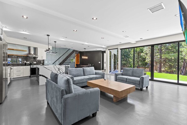 TV, fireplace, offices