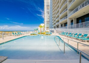 Sisäuima-allas, ulkouima-allas