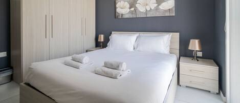 1 chambre, bureau, fer et planche à repasser, Wi-Fi