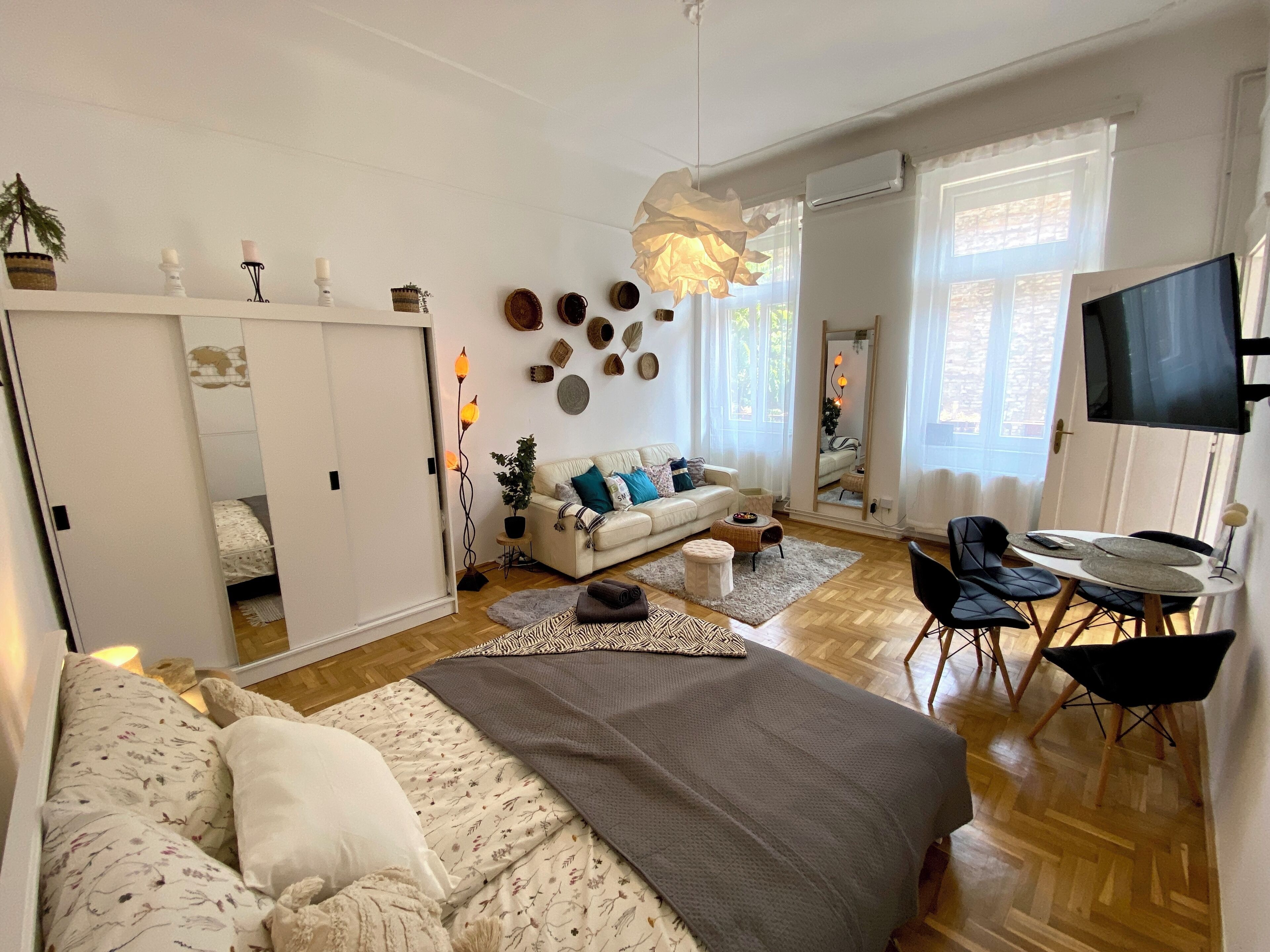 2 bedrooms, iron/ironing board, WiFi, bed sheets