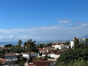 A coastal town with buildings, palm trees, and a clear sky. - Bright 'Luminoso Marbella' Apartment with Sea Views, Wi-Fi and Air Conditioning (Marbella)