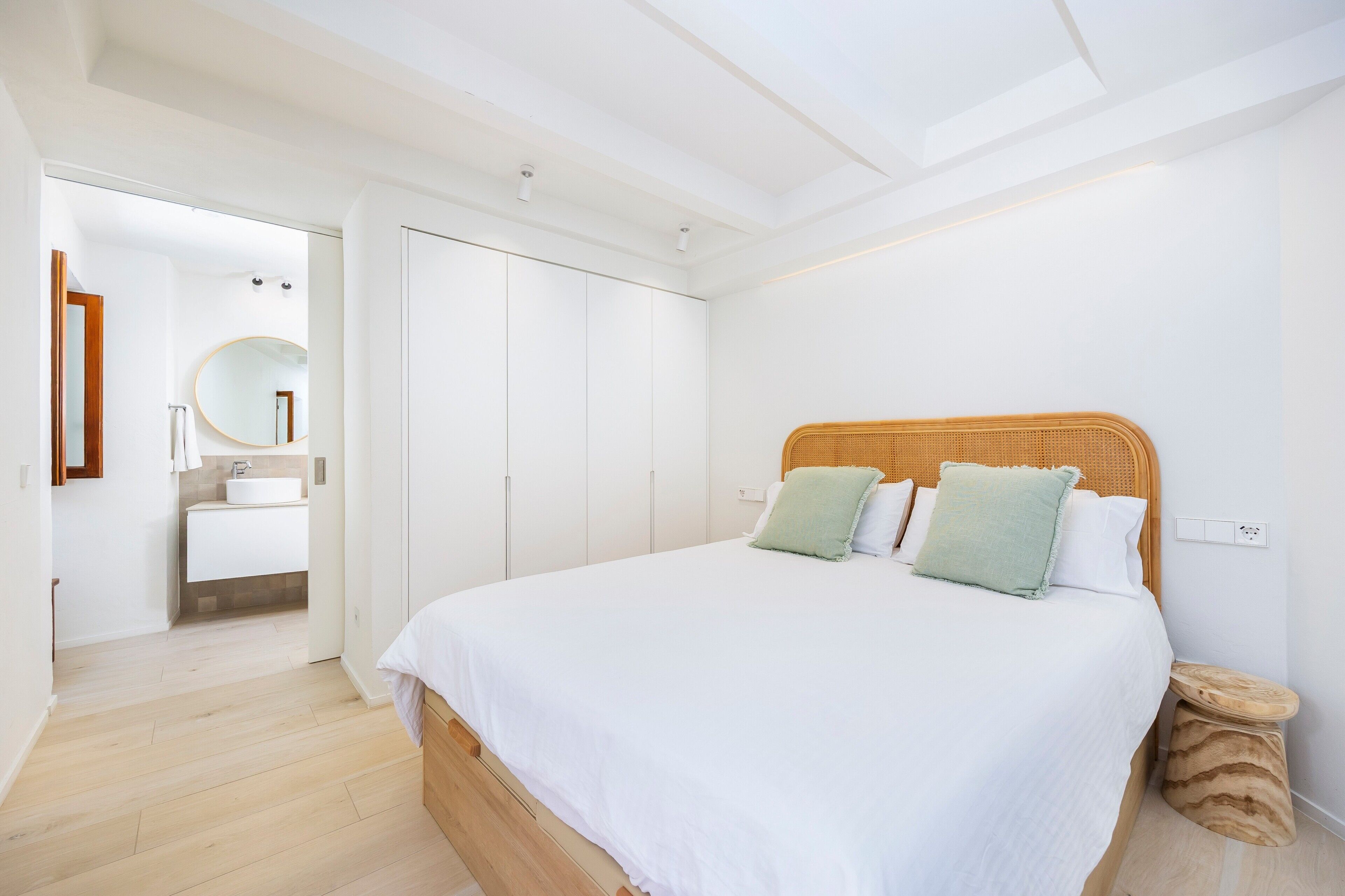 2 slaapkamers, een strijkplank/strijkijzer, wifi, beddengoed