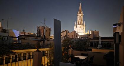 Spectacular rooftop with cathedral views and BBQ