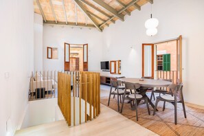 Dining - Spectacular rooftop with cathedral views and BBQ (Palma)
