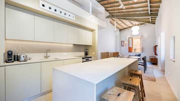 Frigorifero, microonde, forno, lavastoviglie