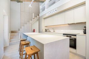 Kühlschrank, Mikrowelle, Ofen, Geschirrspüler