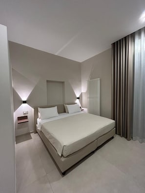 Family Quadruple Room | In-room safe, laptop workspace, blackout drapes, iron/ironing board