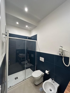 Comfort Quadruple Room | Bathroom | Shower, hair dryer, towels, soap