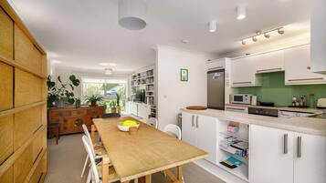 Coffee/tea maker, fridge, microwave, oven