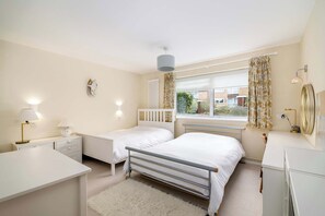 2 bedrooms, internet, bed sheets