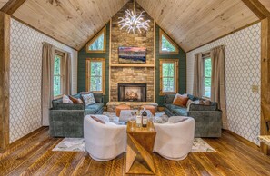 Smart TV, fireplace